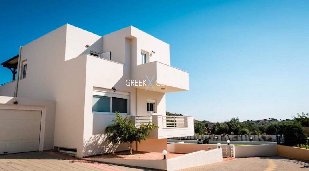 Villa with swimming pool and sea views, Property for sale in Crete 1
