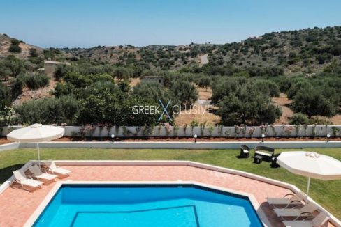Villa with swimming pool and sea views, Property for sale in Crete 10