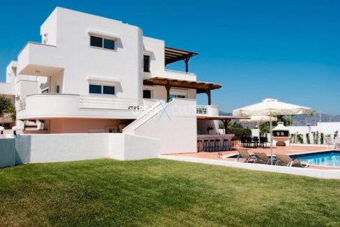 Villa with swimming pool and sea views, Property for sale in Crete 8