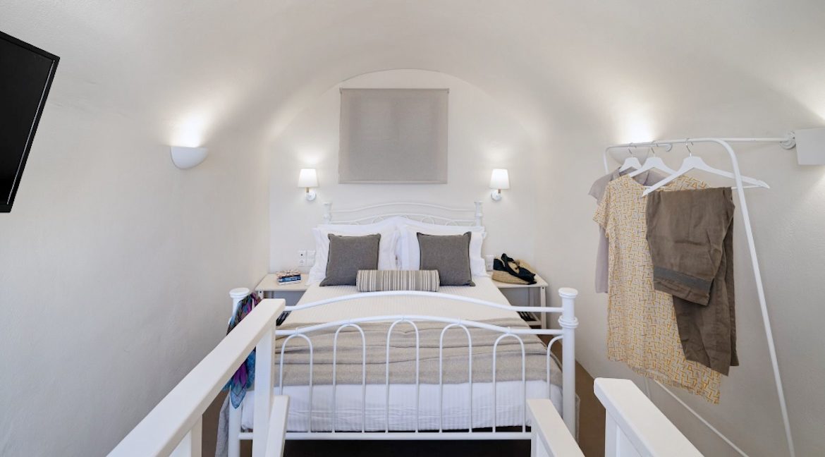 Cave House in Santorini, Cave House for Sale 16
