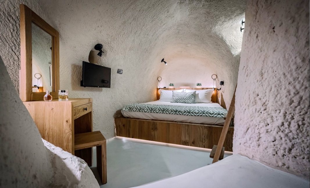 Cave House in Santorini, Cave House for Sale 32