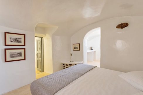 Property in Santorini, Pyrgos 3