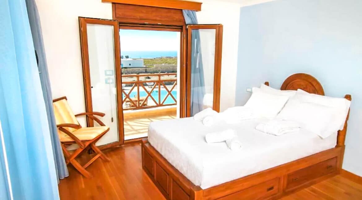Beautiful Villa Santorini Akrotiri for sale, Santorini homes 17