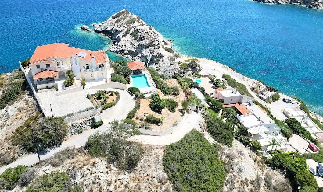 Big seafront Villa in Crete in Agia Pelagia 1
