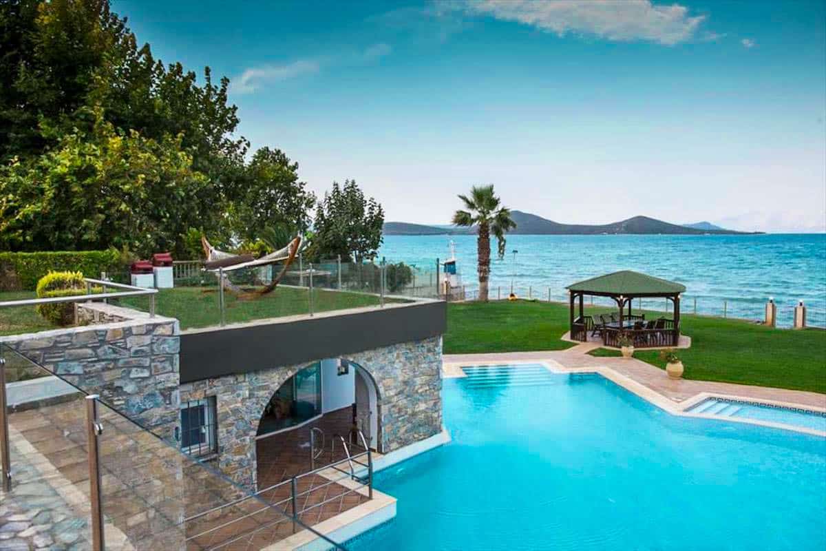 Super Seafront Villa 1 Hour from Athens