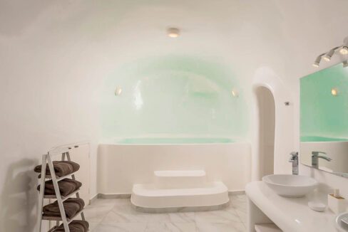 Villa For Sale in Santorini Island. Cave House Imerovigli Santorini 11