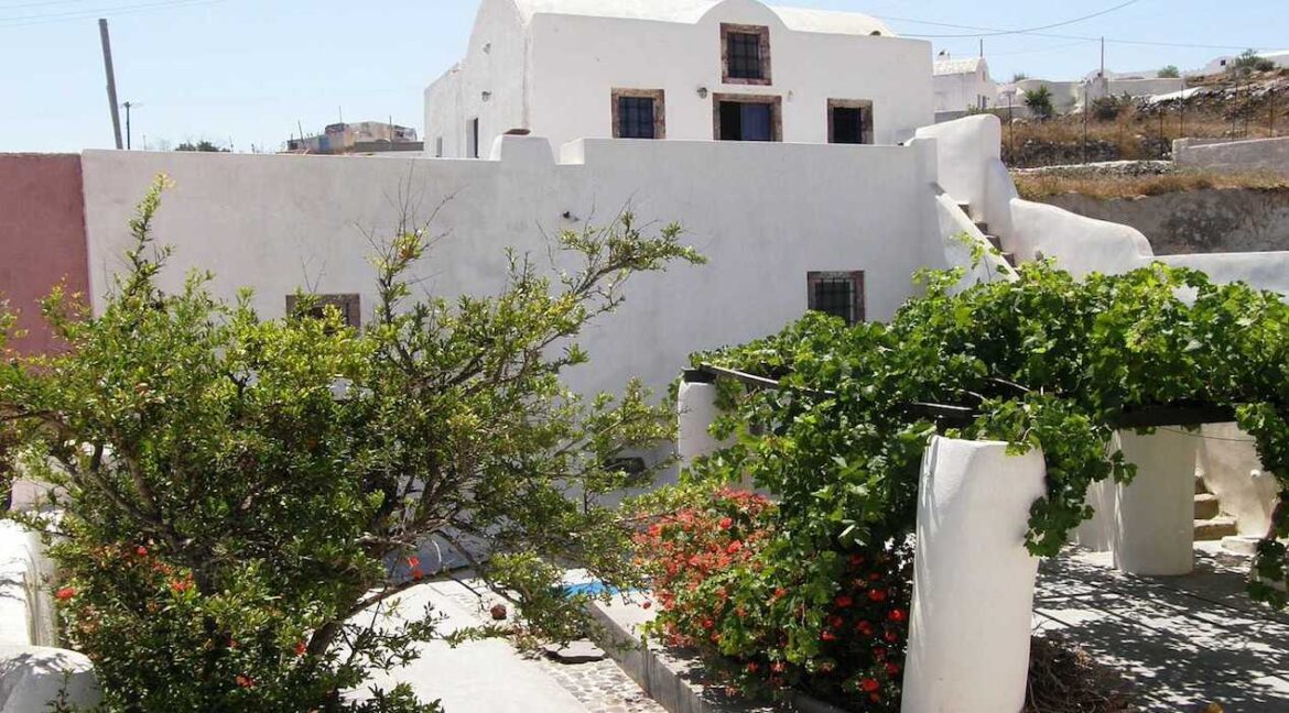 Villa at Finikia area of Oia, Santorini 3