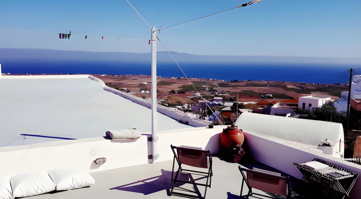 Villa at Finikia area of Oia, Santorini 4