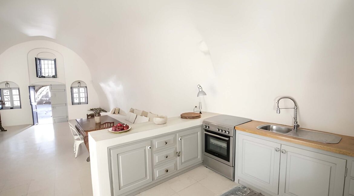 Villa at Finikia area of Oia, Santorini 5