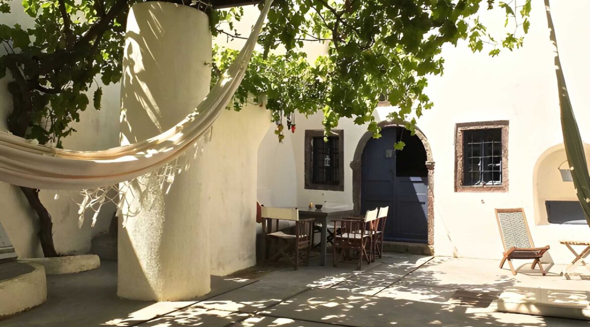 Villa at Finikia area of Oia, Santorini 6