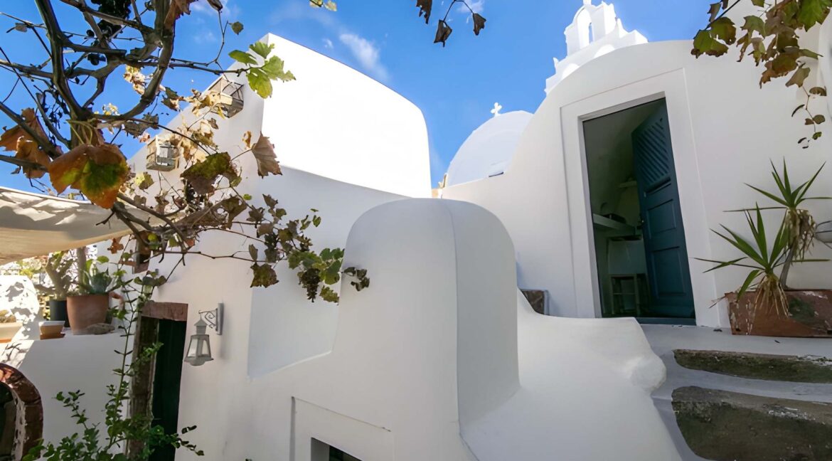 Villa at Finikia area of Oia, Santorini 7