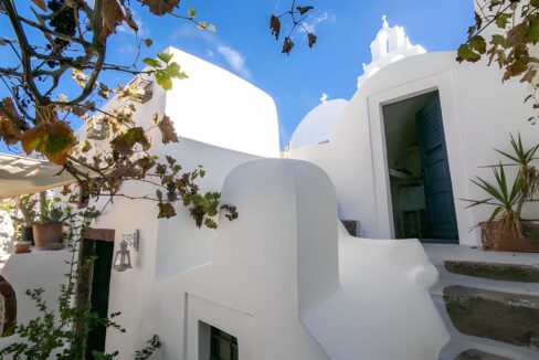 Villa at Finikia area of Oia, Santorini 7