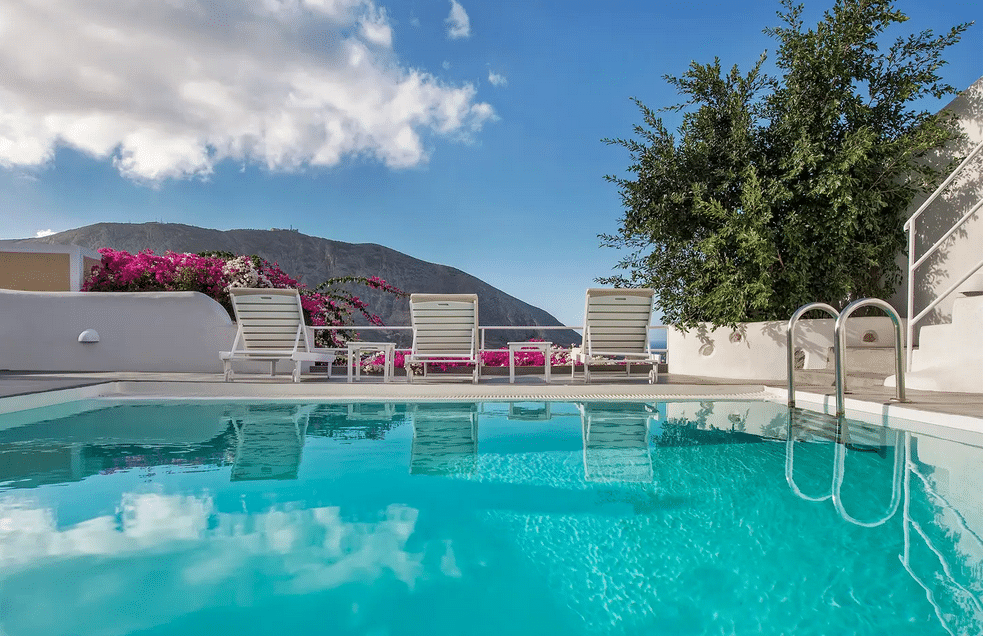 House with pool in Santorini for Sale