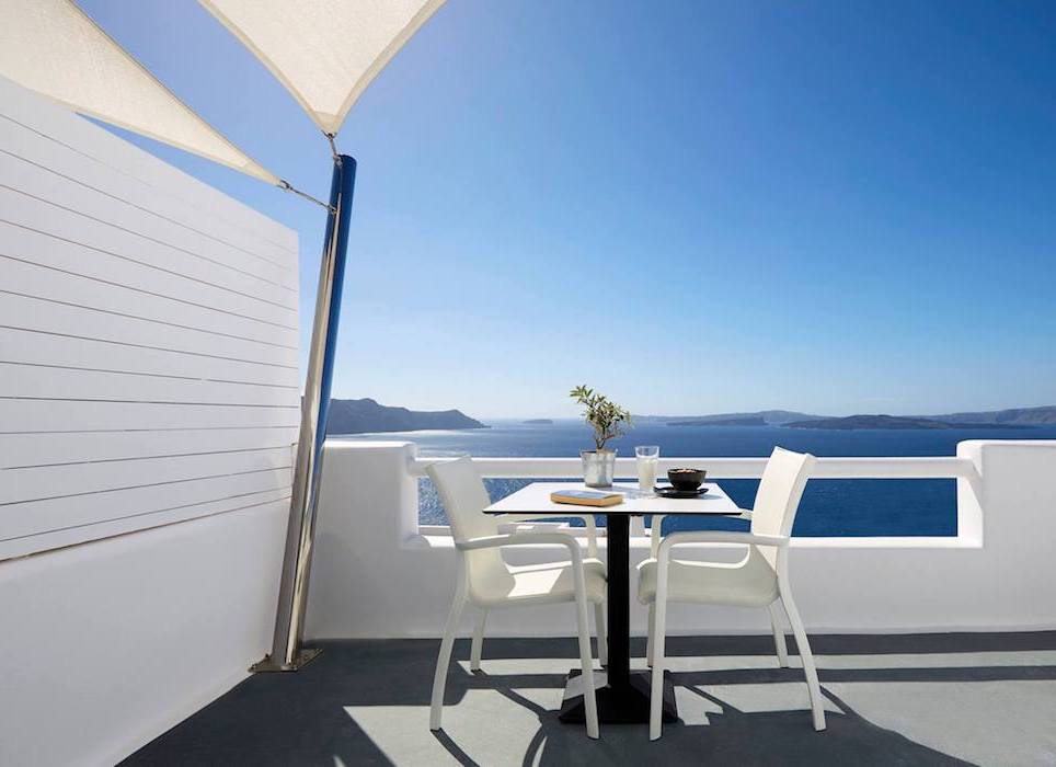 Property of 3 Suites at the main Pedestrian Street Oia Santorini