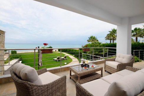 Beachfront house Chanioti Halkidiki, Halkidiki Properties