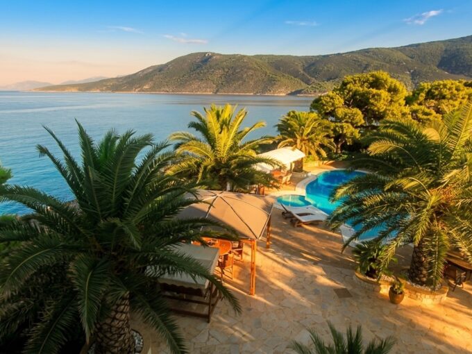 Luxury Sea front Villa in Attica FOR SALE - Porto Germeno