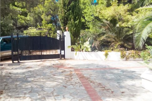Villa near the sea Pounta Skiathos island, steps from the beach 3