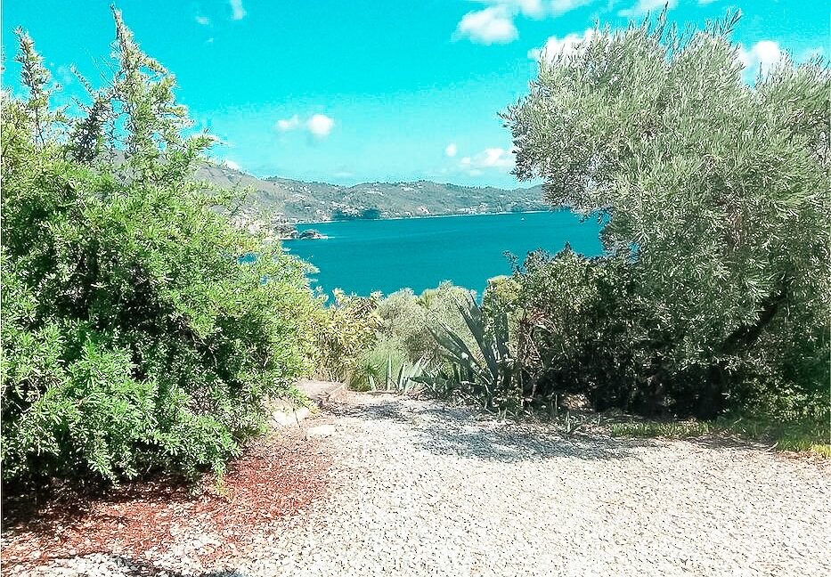 Villa near the sea Pounta Skiathos island, steps from the beach 7