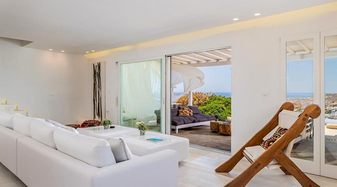 Villa at Psarou Beach near the famous Nammos beach Restaurant, Mykonos 14