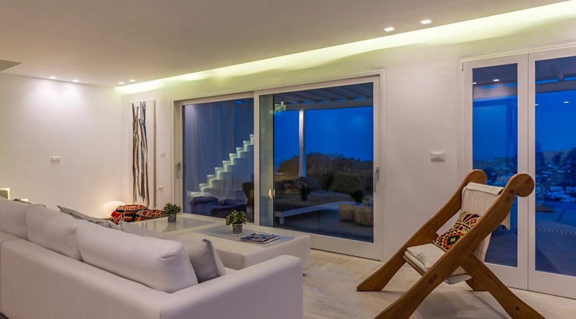 Villa at Psarou Beach near the famous Nammos beach Restaurant, Mykonos 40