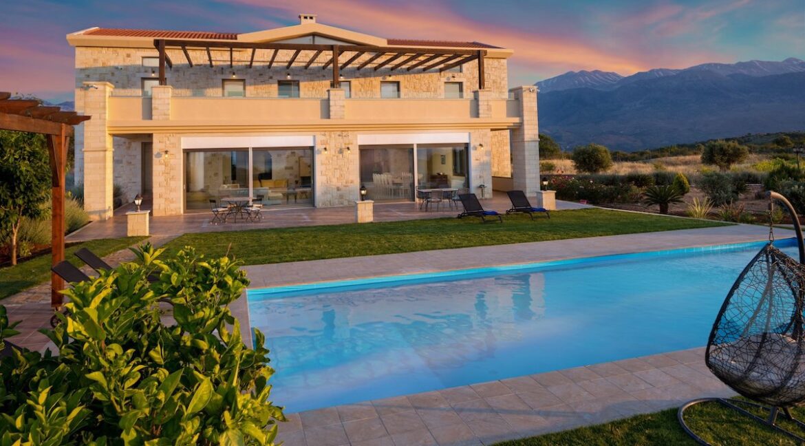 Villa with very big Land Plot Crete Greece 1