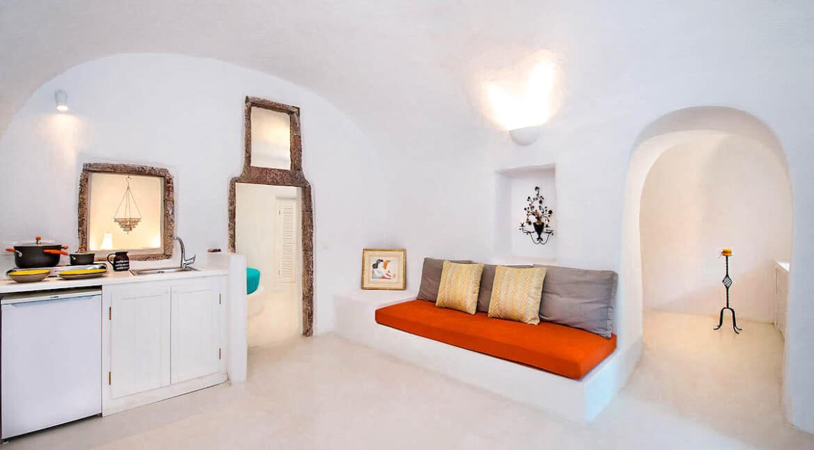 Cave Houses in Santorini Finikia Oia . Santorini Property 17