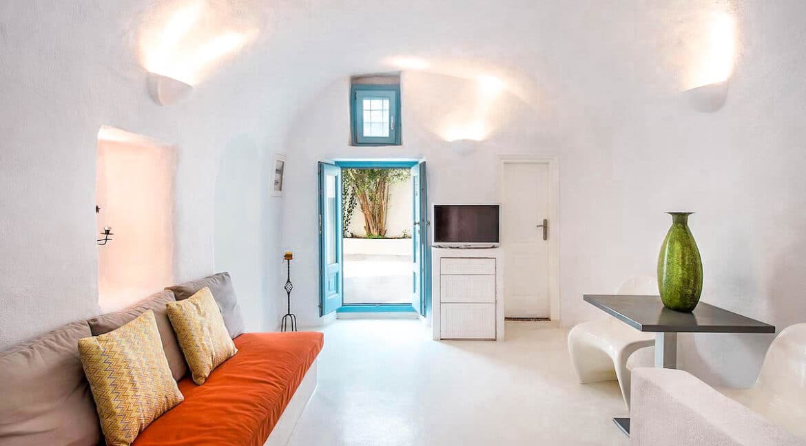 Cave Houses in Santorini Finikia Oia . Santorini Property 20