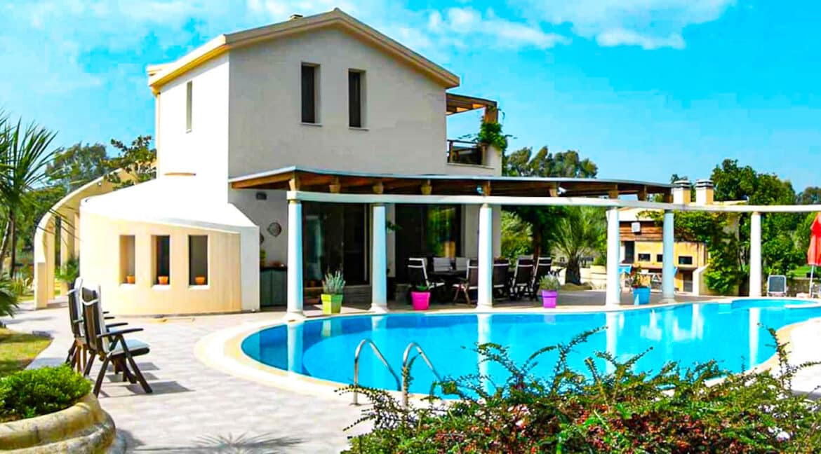 Corfu town Villa with deck for your boat, Corfu Luxury Properties. Corfu Luxury Homes 31