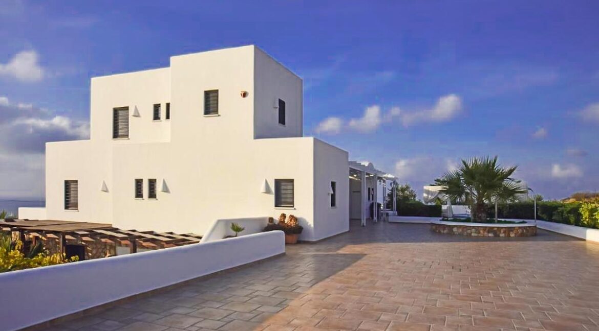 Luxury villa in Santorini for Sale EXCLUSIVE