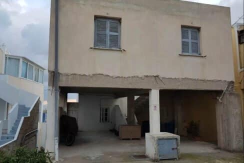 House capable to construct 2-3 apartments in Oia 9