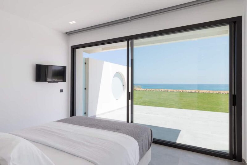 Villa en bord de mer à vendre à Halikounas, Corfou, Grèce. in 39.454022680559,19.873151919125,14