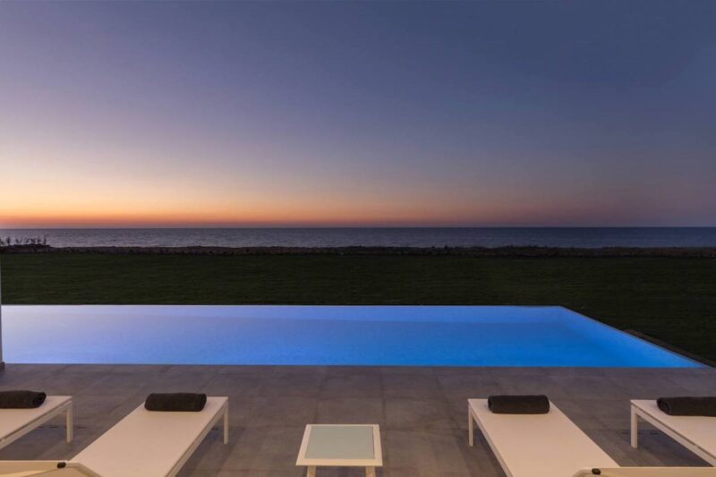Villa en bord de mer à vendre à Halikounas, Corfou, Grèce. in 39.454022680559,19.873151919125,14