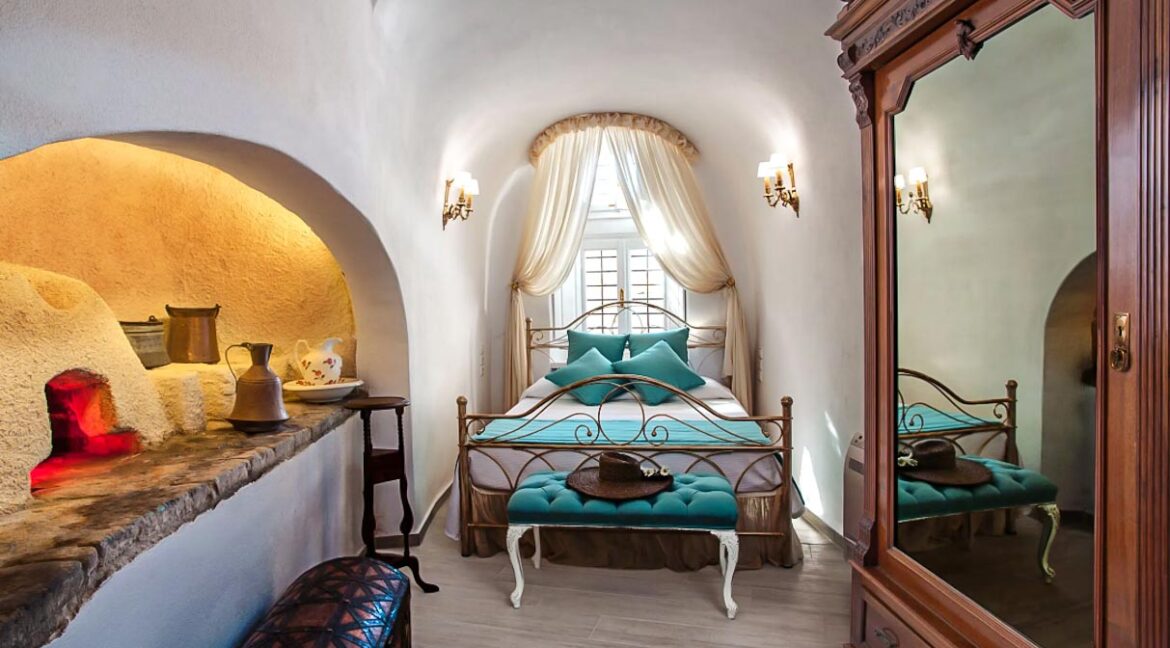 2 Luxury houses for sale in Santorini, Firostefani 17