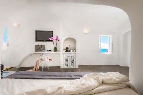 Luxury Caldera Suite Oia Santorini Greece for sale. Santorini Properties 1