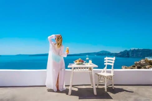 Luxury Caldera Suite Oia Santorini Greece for sale. Santorini Properties 4