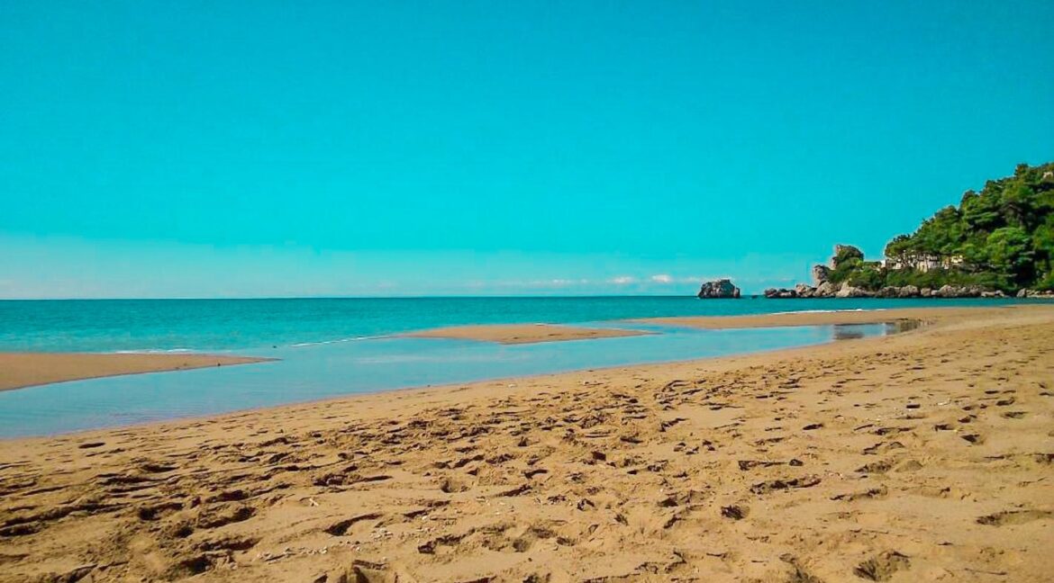 Seafront Beach House in Corfu Greece, of 2 bedrooms and pool