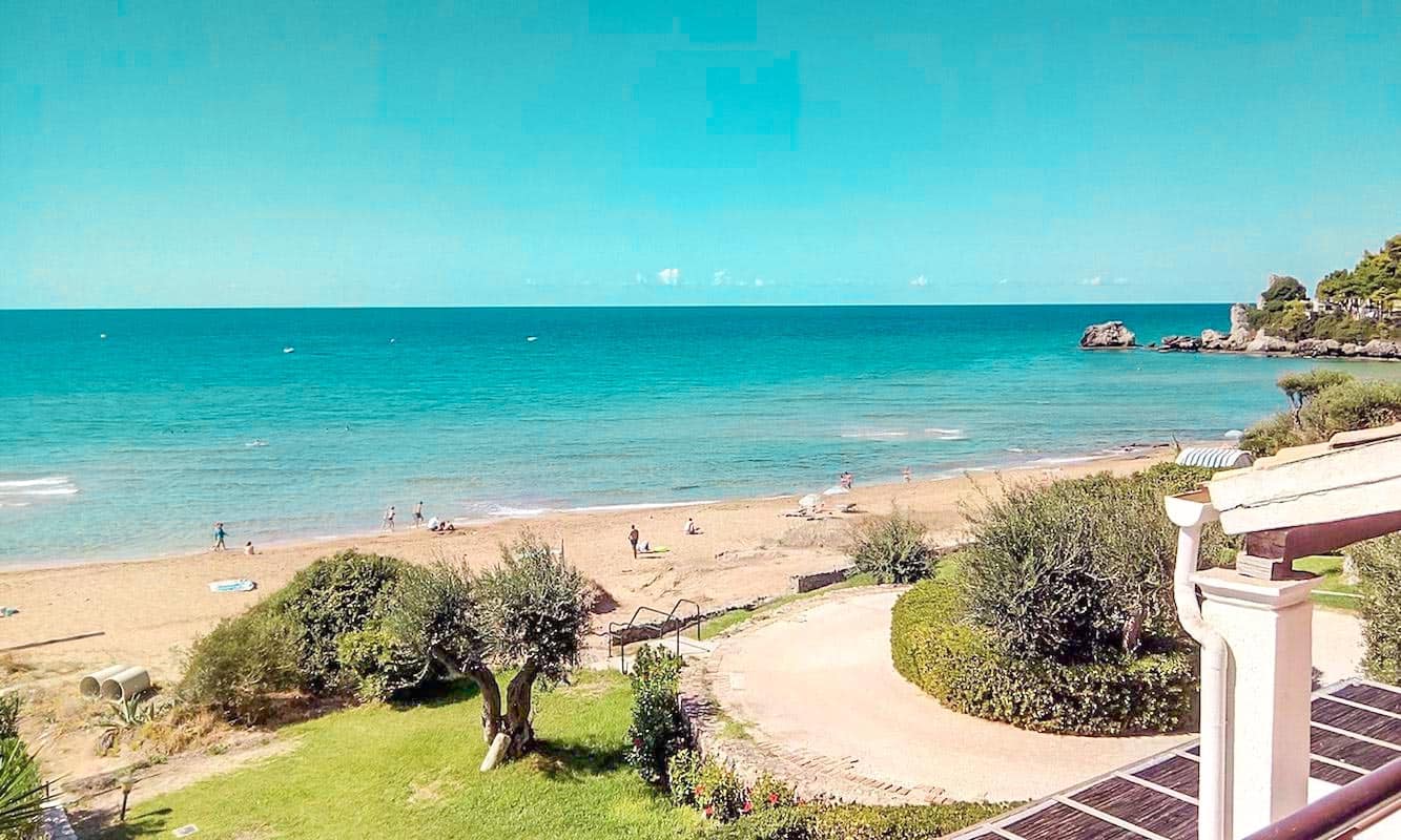 Seafront Beach House in Corfu Greece, of 2 bedrooms and pool