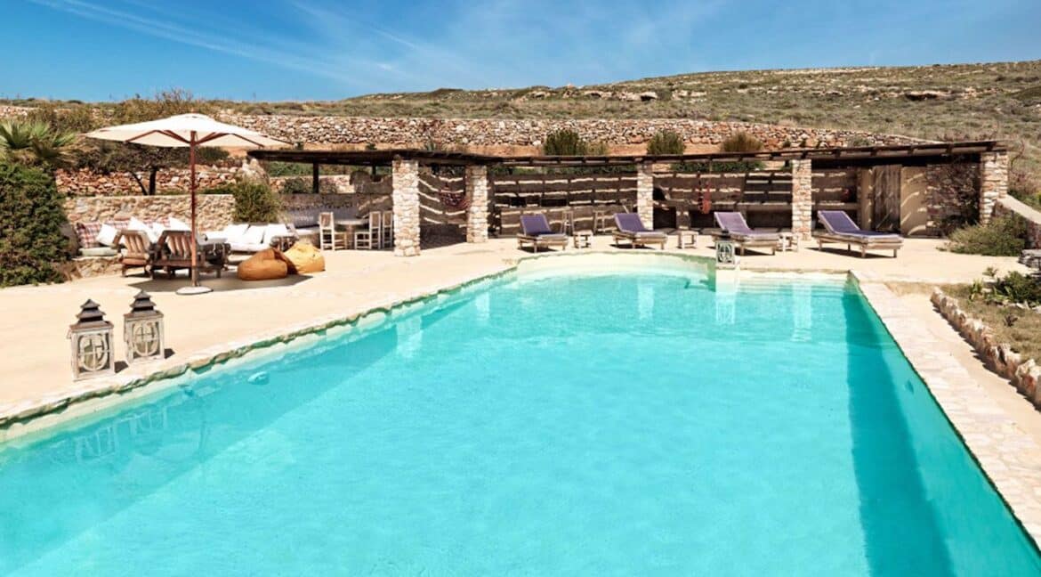 Villa near the beach for Sale in Paros Greece, Top Villas Paros Greece, Paros Properties 15