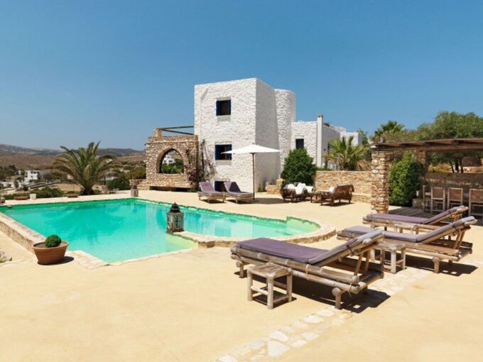 Villa near the beach for Sale in Paros Greece, Top Villas Paros Greece, Paros Properties