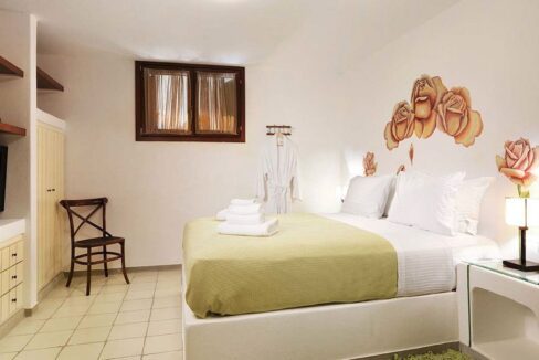 Villa near the beach for Sale in Paros Greece, Top Villas Paros Greece, Paros Properties 5