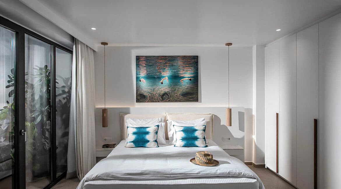 Beachfront Villa for sale in Crete. Seafront Property Heraklio Crete 4