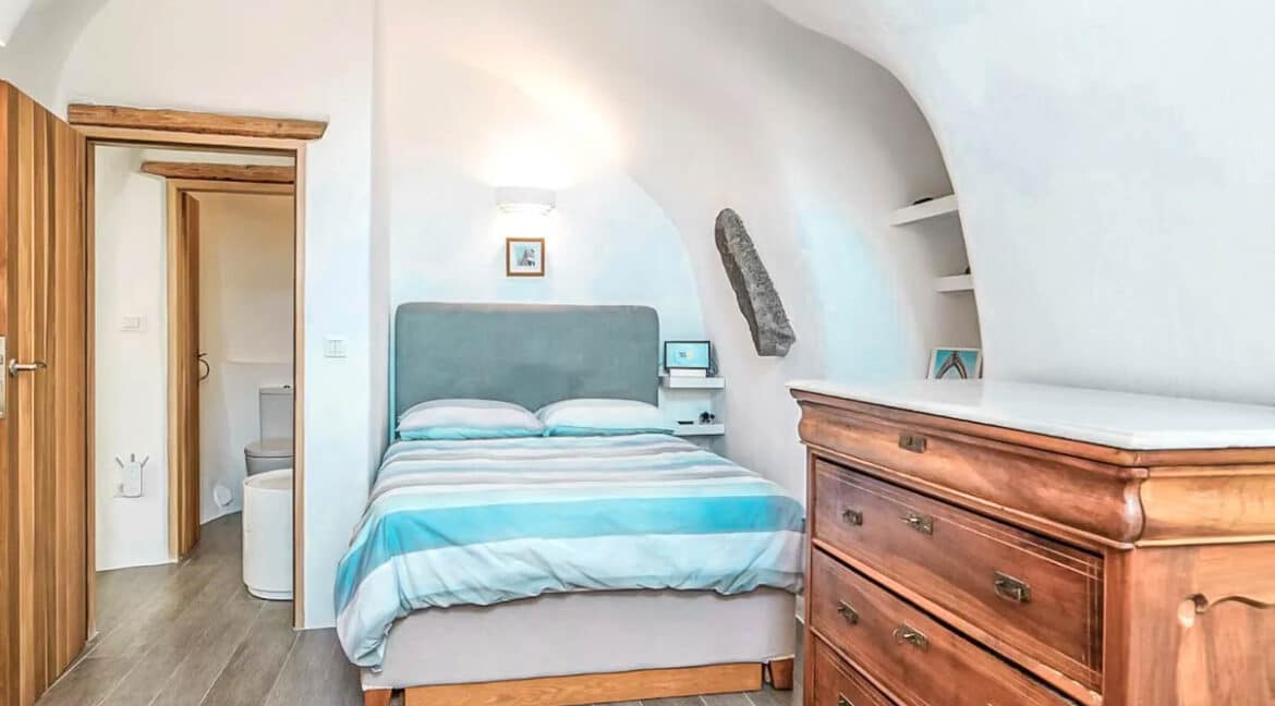 Houses in Megalochori Santorini, Buy House Santorini Greece 4