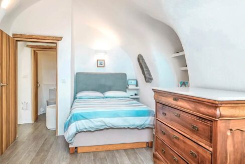 Houses in Megalochori Santorini, Buy House Santorini Greece 4