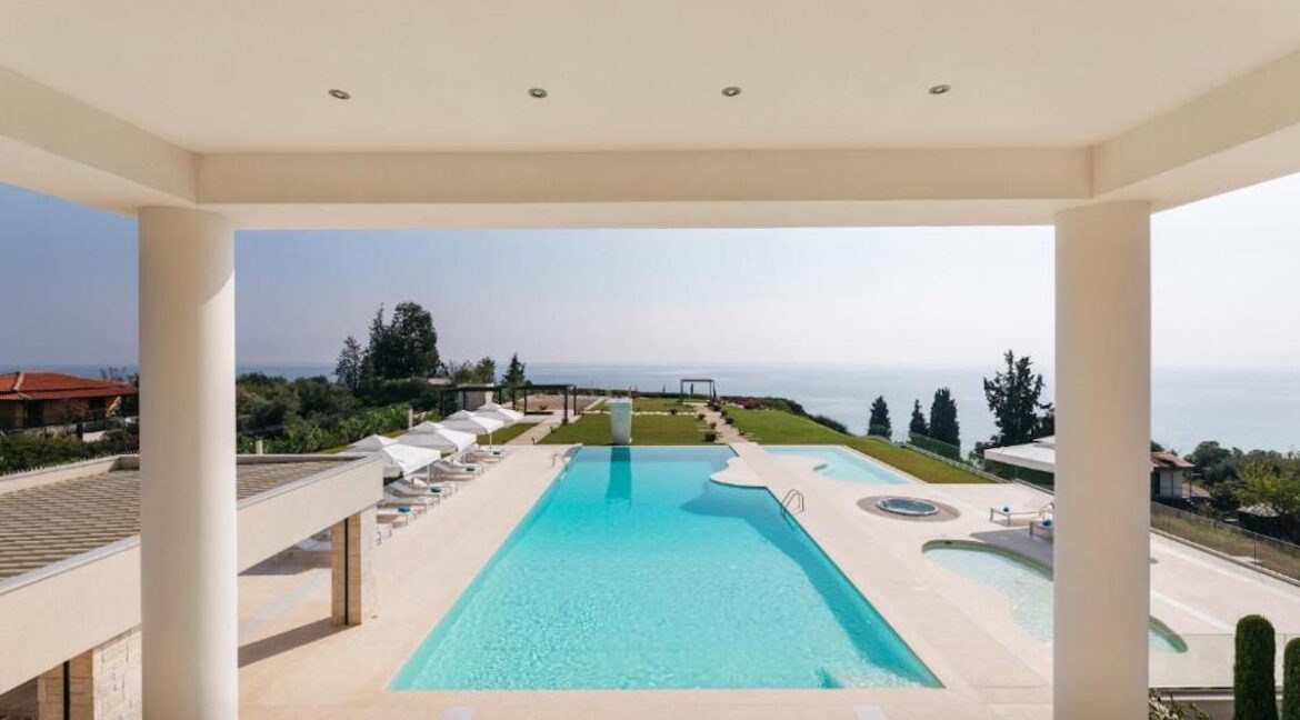 Luxury Seafront Villa Nea Moudania Halkidiki for sale, Luxury Properties Halkidiki Greece 1