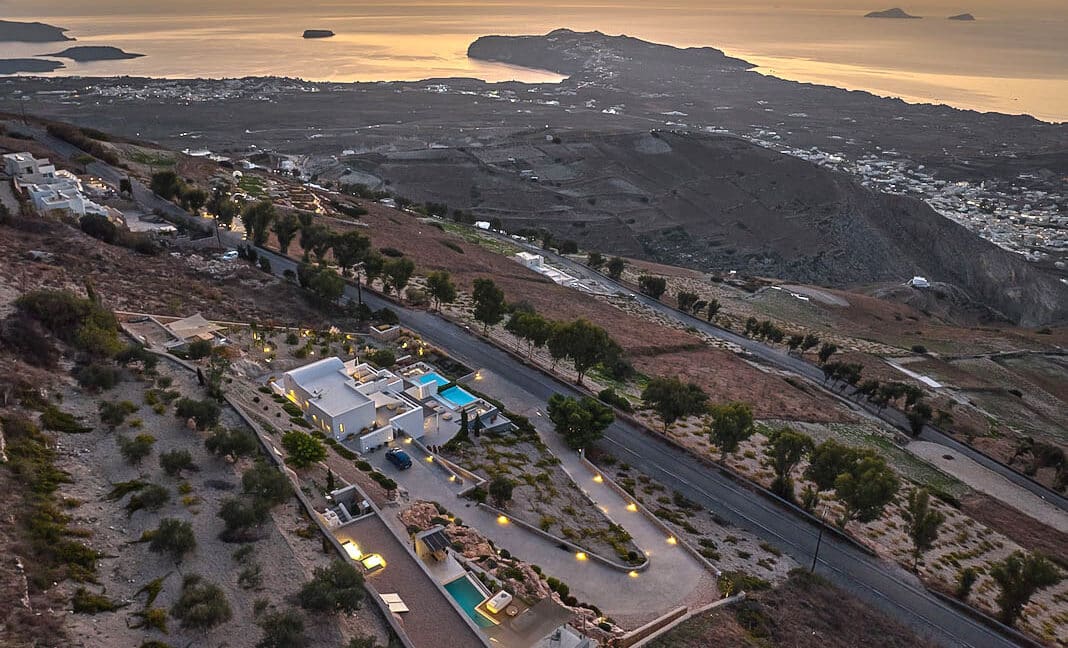Property of 5 Luxury suites in Santorini Greece for sale, Santorini Villa for Sale, Santorini Property for Sale 1