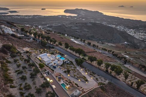 Property of 5 Luxury suites in Santorini Greece for sale, Santorini Villa for Sale, Santorini Property for Sale 1