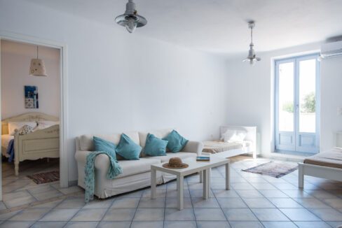 Villa in Paros in complex for sale, Paros Properties in Greece, Buy House in Paros Island 2