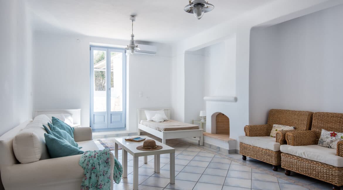 Villa in Paros in complex for sale, Paros Properties in Greece, Buy House in Paros Island 3