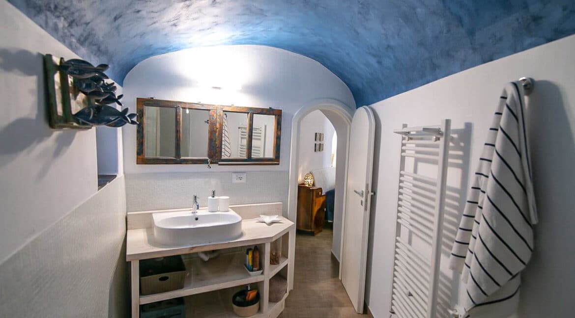 Apartments for Sale in Santorini Finikia, Villa for sale Santorini A 10