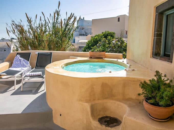 Apartments for Sale in Santorini Finikia, Villa for sale Santorini